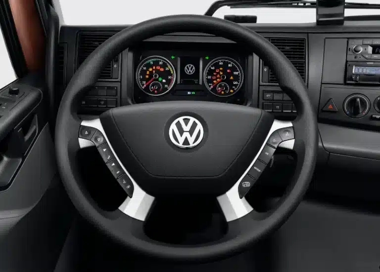 Volkswagen Constellation-33